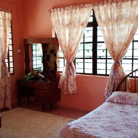 Homestay Zahra Sri Bayu Cherang Ruku ภายนอก รูปภาพ