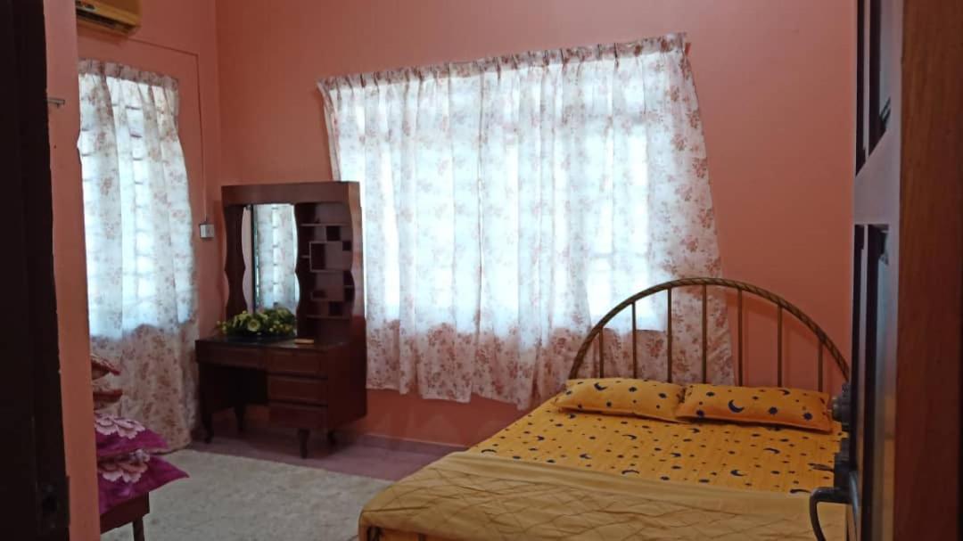 Homestay Zahra Sri Bayu Cherang Ruku ภายนอก รูปภาพ
