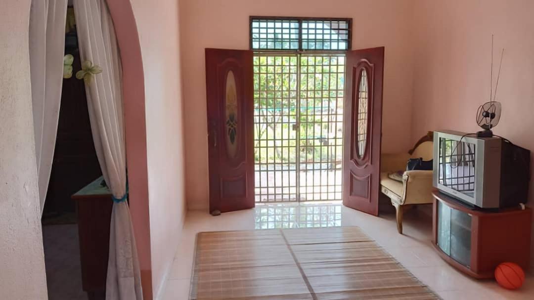 Homestay Zahra Sri Bayu Cherang Ruku ภายนอก รูปภาพ