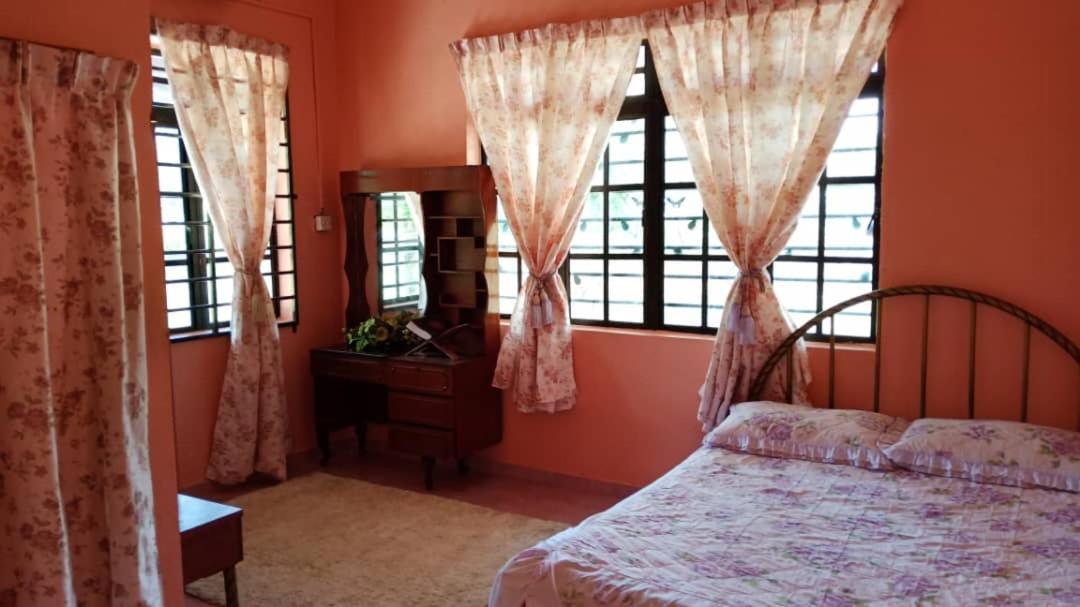 Homestay Zahra Sri Bayu Cherang Ruku ภายนอก รูปภาพ