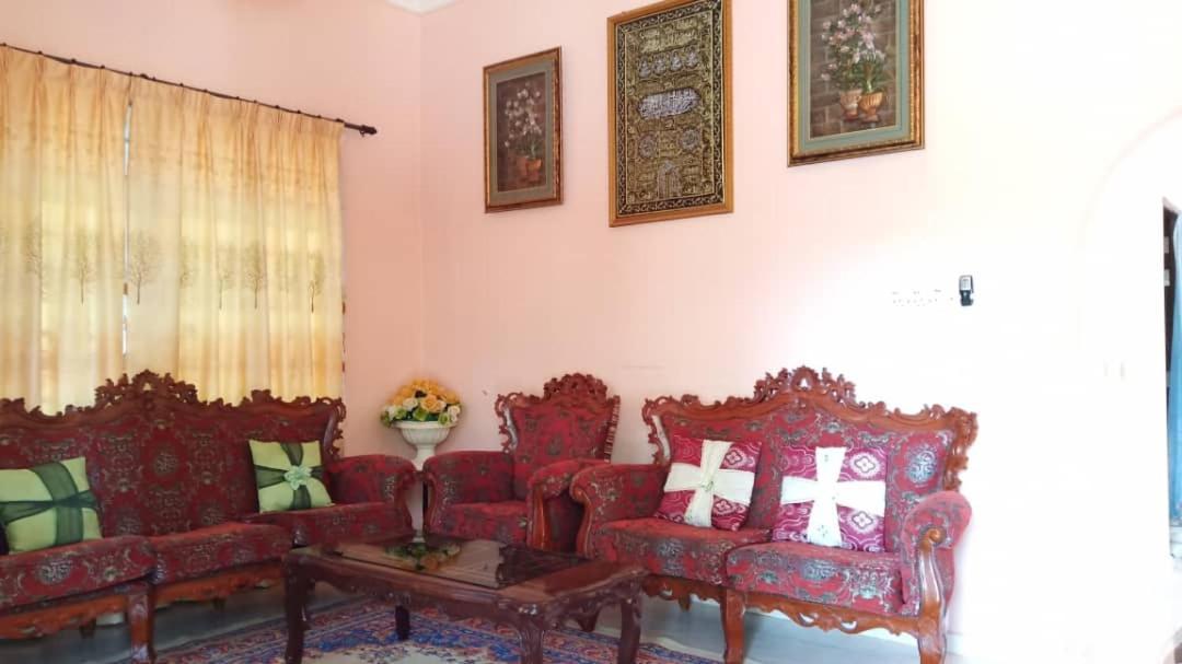 Homestay Zahra Sri Bayu Cherang Ruku ภายนอก รูปภาพ