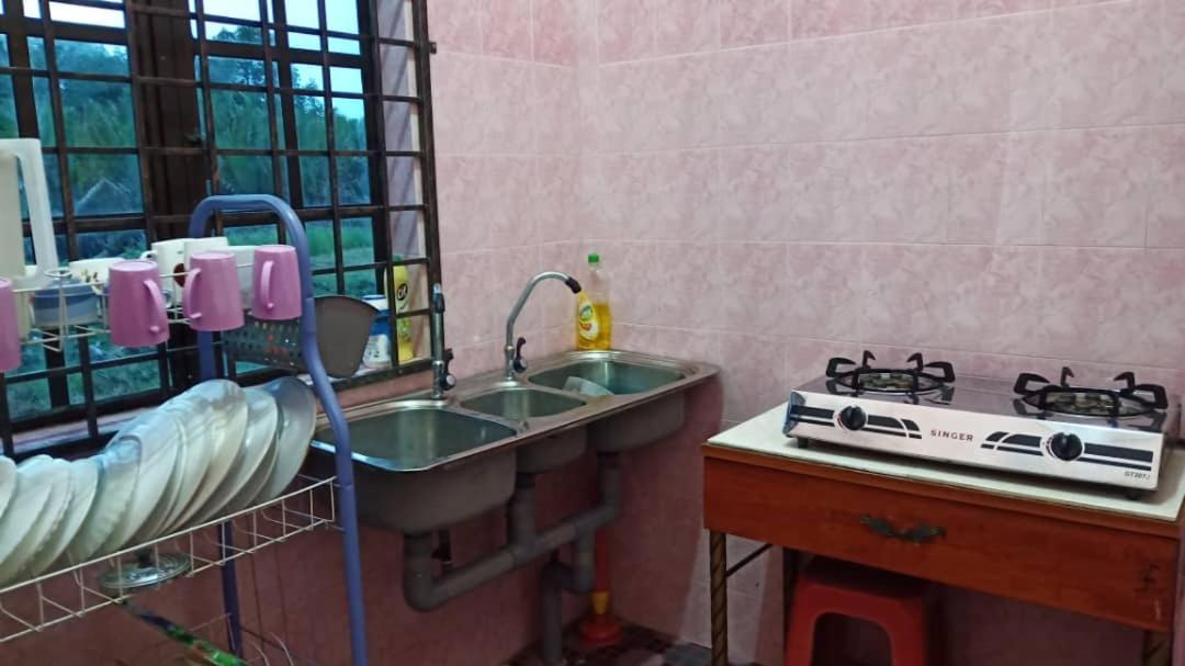 Homestay Zahra Sri Bayu Cherang Ruku ภายนอก รูปภาพ
