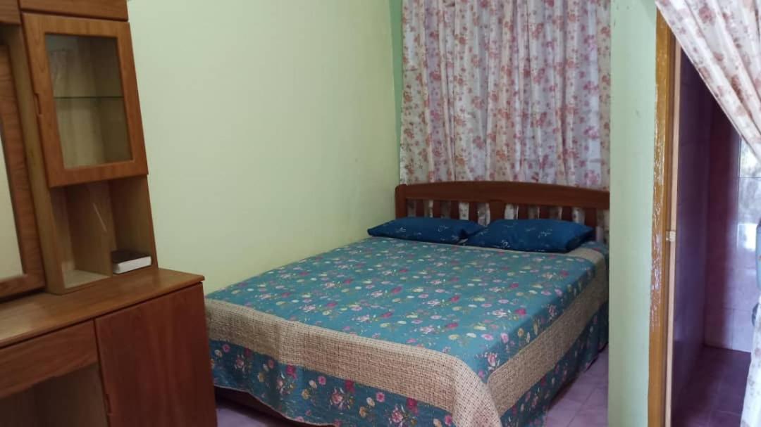 Homestay Zahra Sri Bayu Cherang Ruku ภายนอก รูปภาพ